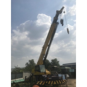 Xe Cần Cẩu Komatsu 26 tấn - Date 1995