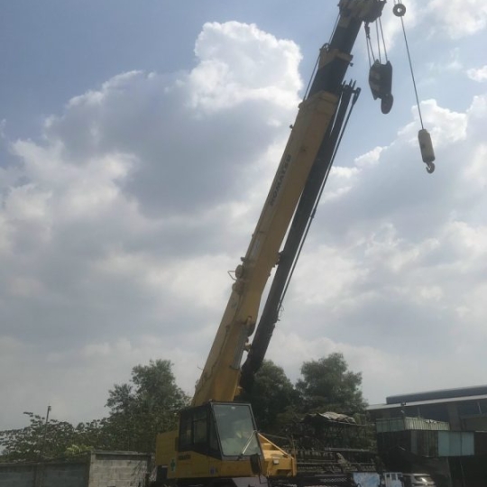 Xe Cần Cẩu Komatsu 26 tấn - Date 1995